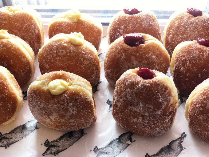 St John Doughnut - Vanilla Custard-Hop Burns & Black