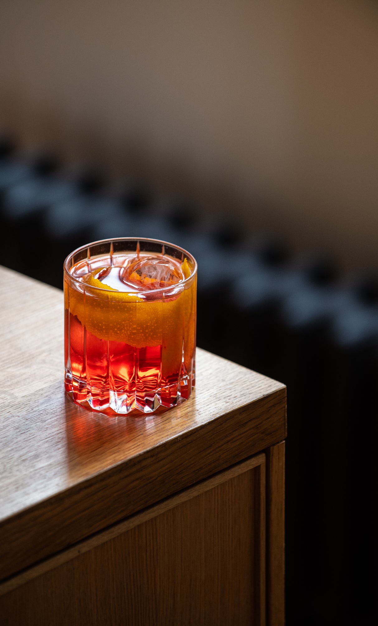 Electric Spirit Co Achroous Gin 41% gift set (700ml bottle + 2 Riedel crystal glasses)-Hop Burns & Black