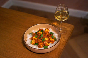 Wine & Food Killers: Tomato Curry with Roasted Paneer and Johannes Zillinger Revolution White Solera